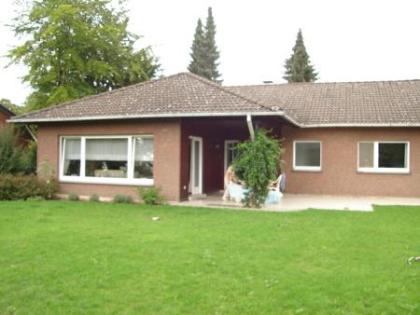 Idyllisches Wohnen in Gütersloh-Isselhorst Einfamilienhaus mit einem Hauch von